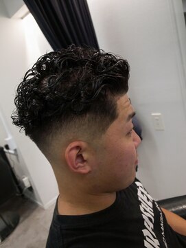 イントロバイフィーネ 渋谷(INTRO . by Fi-Ne) 極道パーマスキンフェード