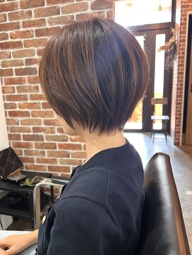 ヴィップルーム(viproom) 大人ボブレイヤーカットアッシュカラーダブルカラーおしゃれ女子