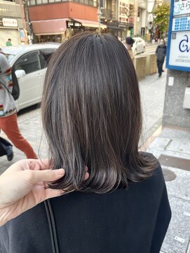 ルフトバイアンビエンテ(Luft by ambiente) アッシュカラー　外ハネミディアム