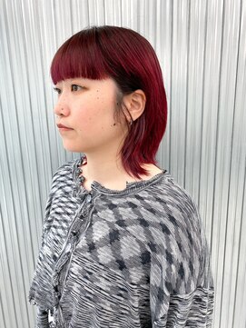 キバ(kva) ▽□□▽ ウルフカット × ブリーチカラー　ワインレッド