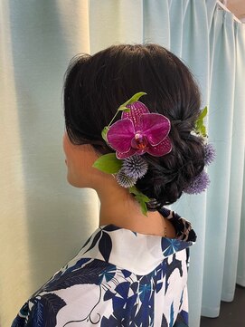 マーズ(Hair&Make Mars+) お花を使ったアップスタイル