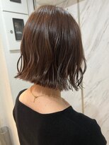 ネウィ 川崎(newi)&nbsp;丸型卵形韓国風顔まわりエアリーロング美髪ピンクブラウン川崎