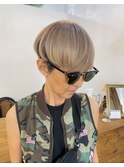 刈り上げshort   ホワイトブロンド