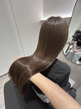触れたくなる、艶。髪質改善カラーで叶える上品美髪。