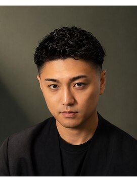 ゼロスバーバー(0's BARBER SHOP) 束感黒髪テーパーフェード人気流行清潔感メンズ