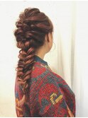 編み込みダウンスタイル