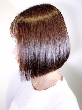 ビアンコ(BlANCO) 【BLANCO北堀江】キレイなラインの前下がりボブ