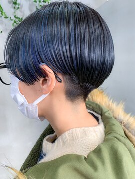 テトヘアー(teto hair) ハイライト、ブルー、刈り上げ女子、ハンサムショート