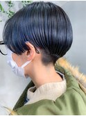 ハイライト、ブルー、刈り上げ女子、ハンサムショート