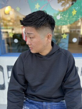 フォーコーナーズカットショップフェイビーズ 名古屋西(FourCornersCutShop favey's) フェード スキンフェード ジェットモヒカン フェザーアップ