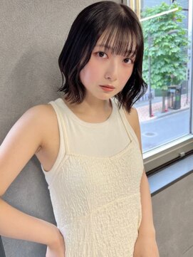 アイユー(ii+U) ダークグレー　ウェーブ巻き　ボブカット　小顔カット