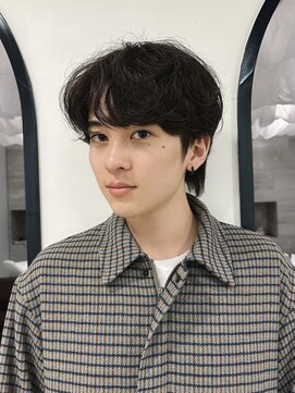 リタ(Lita) センターパートコンマヘアカルマパーマニュアンスパーマ