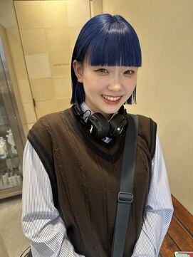 エルミタージュ(HERMITAGE) 切りっぱなしボブ/ネイビーグレー/ぱっつん前髪/ブルーシルバー