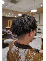 ビスポーク(BESPOKE)&nbsp;重なるウェットな毛束感がオシャレ♪縦落ちツイスパマッシュ