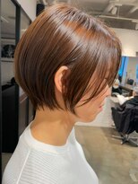 表参道大人ショートレイヤーカット白髪ぼかしグレイカラー前髪