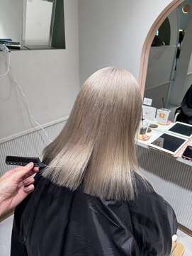 ムーム(Momb) 複雑履歴からブロンドカラー