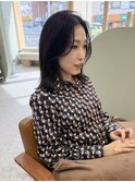 暗髪で大人な外はねボブ