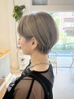 リコ(Lico)&nbsp;シルバーベージュの耳掛けくびれショート