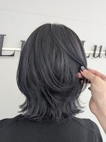 ルーナルーチェ(Luna Luce)&nbsp;ミディアム×レイヤーカット×ブルーブラック