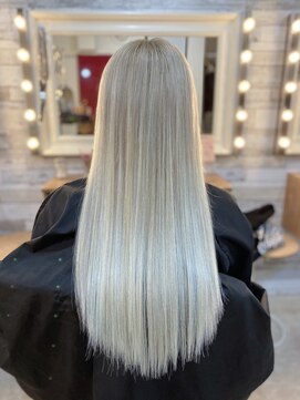 ヘアメイクサロン ゼロ(ZERO) 目立つ事間違いなし！【ホワイトシルバースタイル☆】