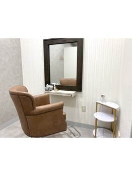 【完全個室】ドライヤーやアイロン、全て高級品を取り揃えております。ワンランク上の大人女性の癒しサロン