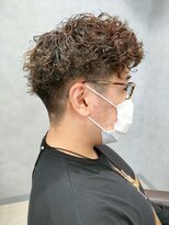 リット×ベリエ(Lit.×belier)&nbsp;ツイストスパイラルパーマ波巻きスパイラル刈り上げマッシュ