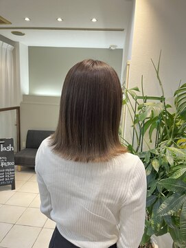 ユーリ(juli) ベージュ×外ハネ