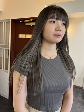 カルテ(QUARTE) グレージュカラー × インナーホワイティ