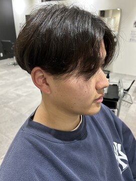 ヒュイル バイ ニアウ(Hwyl by Niau) メンズマッシュセンターパートスパイラルパーマニュアンスパーマ