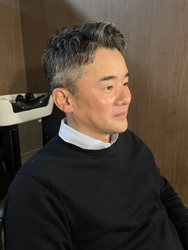 ラックスビー プレミアム 大阪駅前第3ビル店(LUXBE PREMIUM) 40代50代60代白髪を生かすビジネスショート