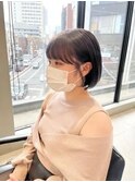 耳かけショートボブ x 暗めラベンダーカラー