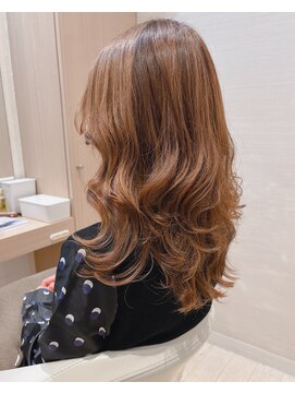 フェミニンゆるふわコテ巻き風レイヤー段カット グレージュ50代