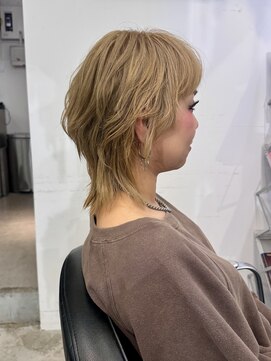 マレットヘアショートレイヤーブロンドブリーチデザインカラー