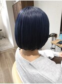 ブリーチ1回でつくる透明感ネイビーカラー!切りっぱなしボブ◎
