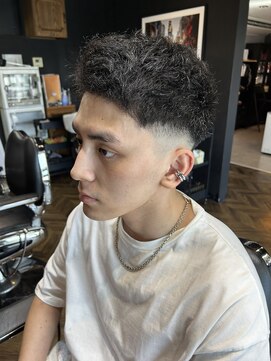 ウニカ デ ビエモン(UN1CA de BIEMON) スキンフェードスタイル