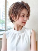 ホワイトグレージュショートボブ30代40代50代ひし形シルエット