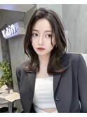 ミディアムヘア小顔似合わせくびれレイヤーカット暗めカラー渋谷