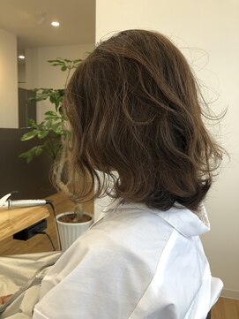 フフラウ(FUFULAU 2) ミディアム ボブ