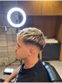 ミドルスキンフェード癖毛ベリーショート