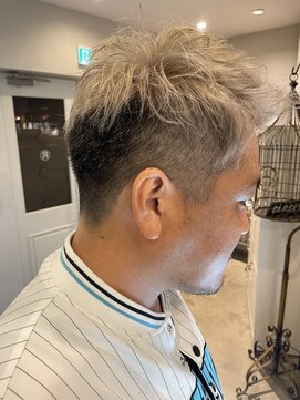 アールハーツ 峰店(R-HEARTS) メンズのハイトーンカラーは周りスッキリでメリハリを☆