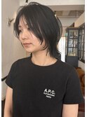 モードな黒髪ストレートのウルフカット ハッシュカット