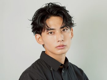 フィフス 原宿(fifth)の写真/《王道の人気No1デザイン》ツイストスパイラルパーマで垢抜けるセンターパートに＊[原宿/メンズカット]