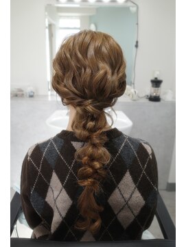 レーヌ(REINE) 編み下ろしヘア