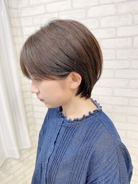 スーリール 福岡別府店(Sourire) ショートヘア くせ毛さん  アッシュブラウン くびれショート