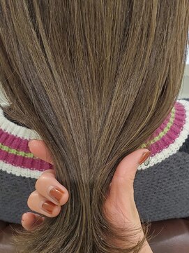 インビテーション(invitation) ハイライトオリーブグレージュ