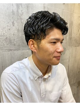 イルスティーロ(iLL_steeLo) ＜iLL_steeLo＞メンズパーマスタイル