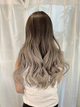 ツムグ 代官山店(TUMUGU) グラデーションカラーホワイトグレージュ大人かわいいヘア