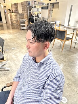 ザ オーダー(THE ORDER) パーマ履歴カットミドルスキンフェードカット波巻きスパイラル