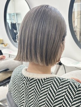 ヒビヲ(HIBIO) ミルクティーベージュカラーショートボブ切りっぱなしボブ30代