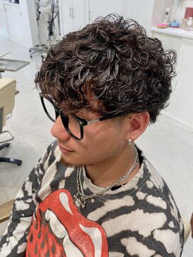 バーチ バイ クロップエス(BIRCH by crop es) スペインカール×テーパーフェード